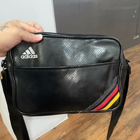 Adidas messenger bag. Condition 10/10. Used - Picture 4 of 9